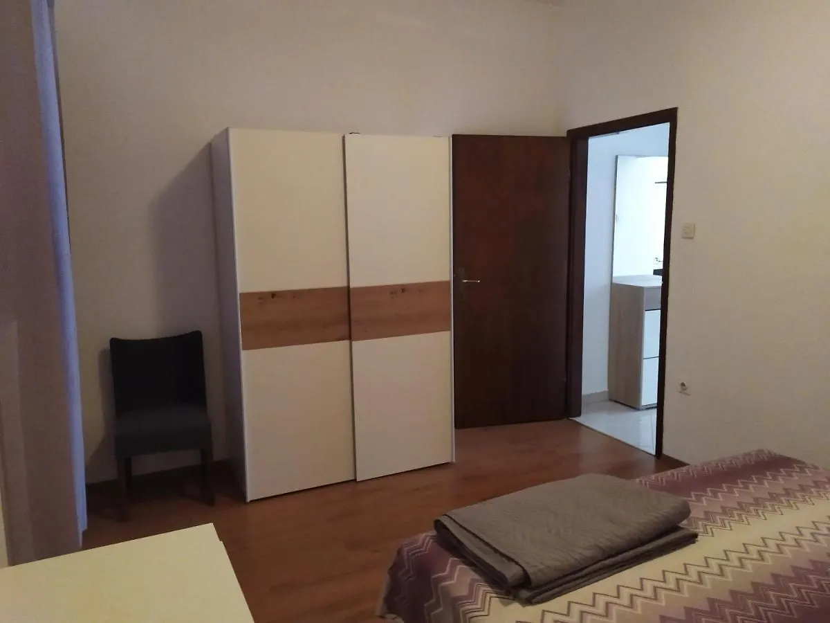 Apartmani Noemi Pula 0*,